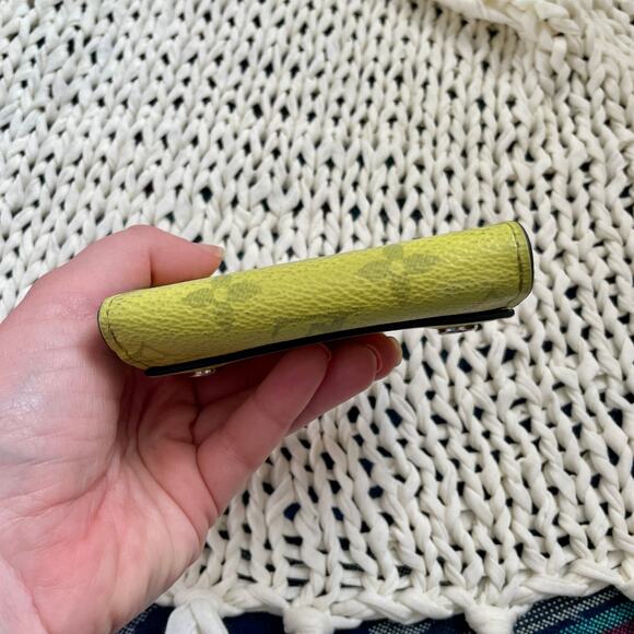 Louis Vuitton Discovery Compact Wallet Monogram Virgil Taigalama Tri-fold Yellow - Picture 4 of 16